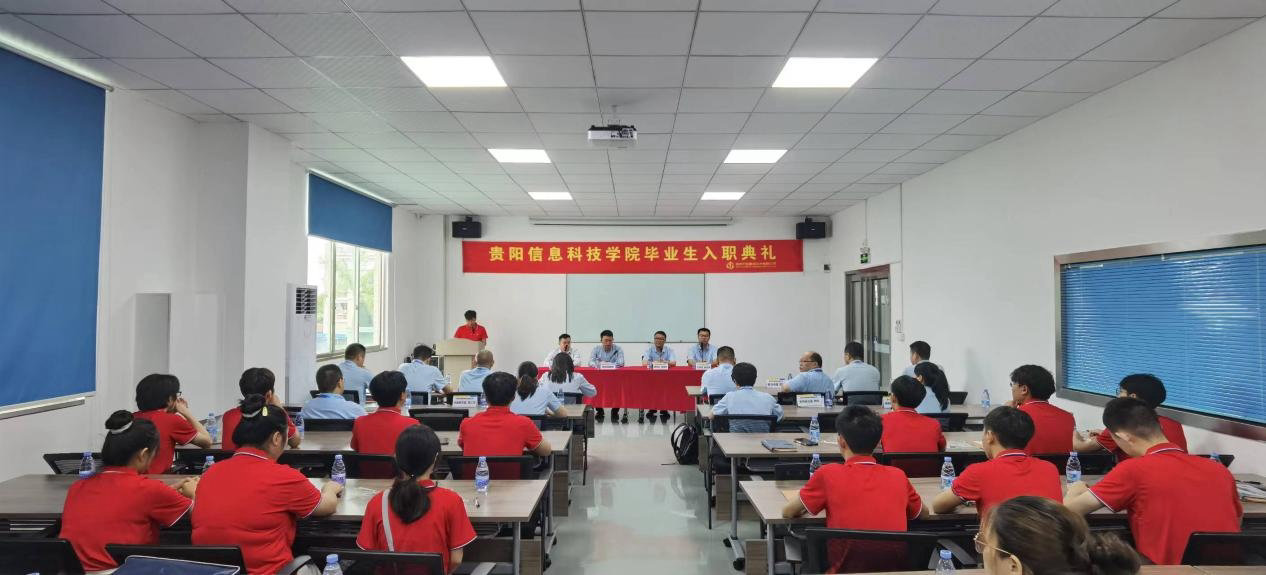 熱烈慶祝金思維公司被貴陽信息科技學院頒發(fā)了“產學研合作基地”牌匾